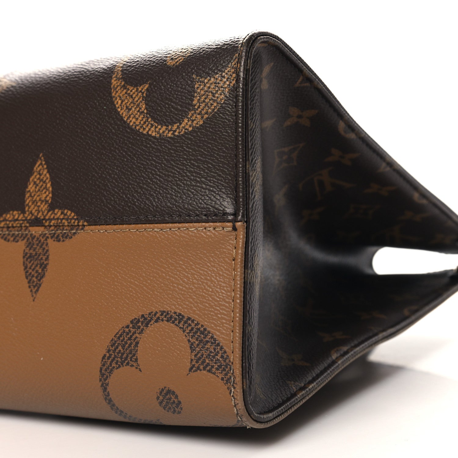 Louis Vuitton Reverse Monogram Giant Onthego MM 9 of 11