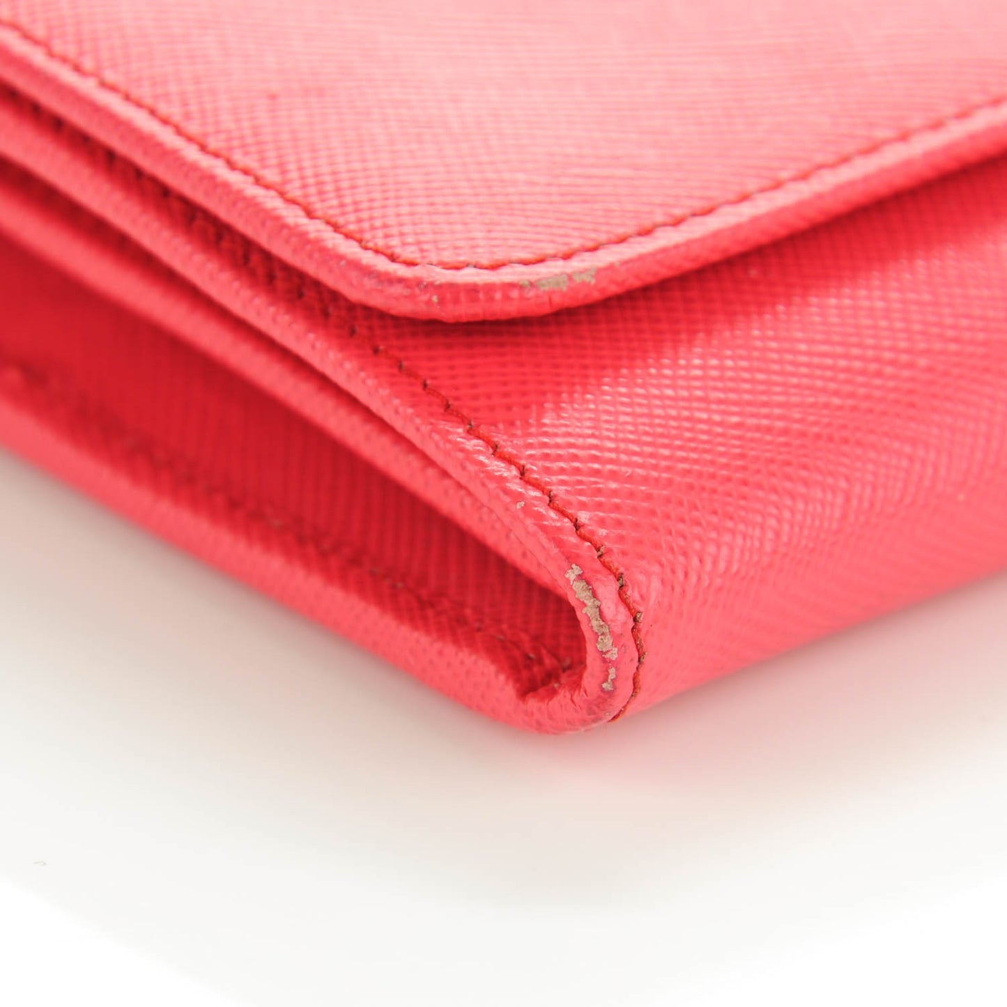 Saffiano Metal Oro Chain Wallet Peonia