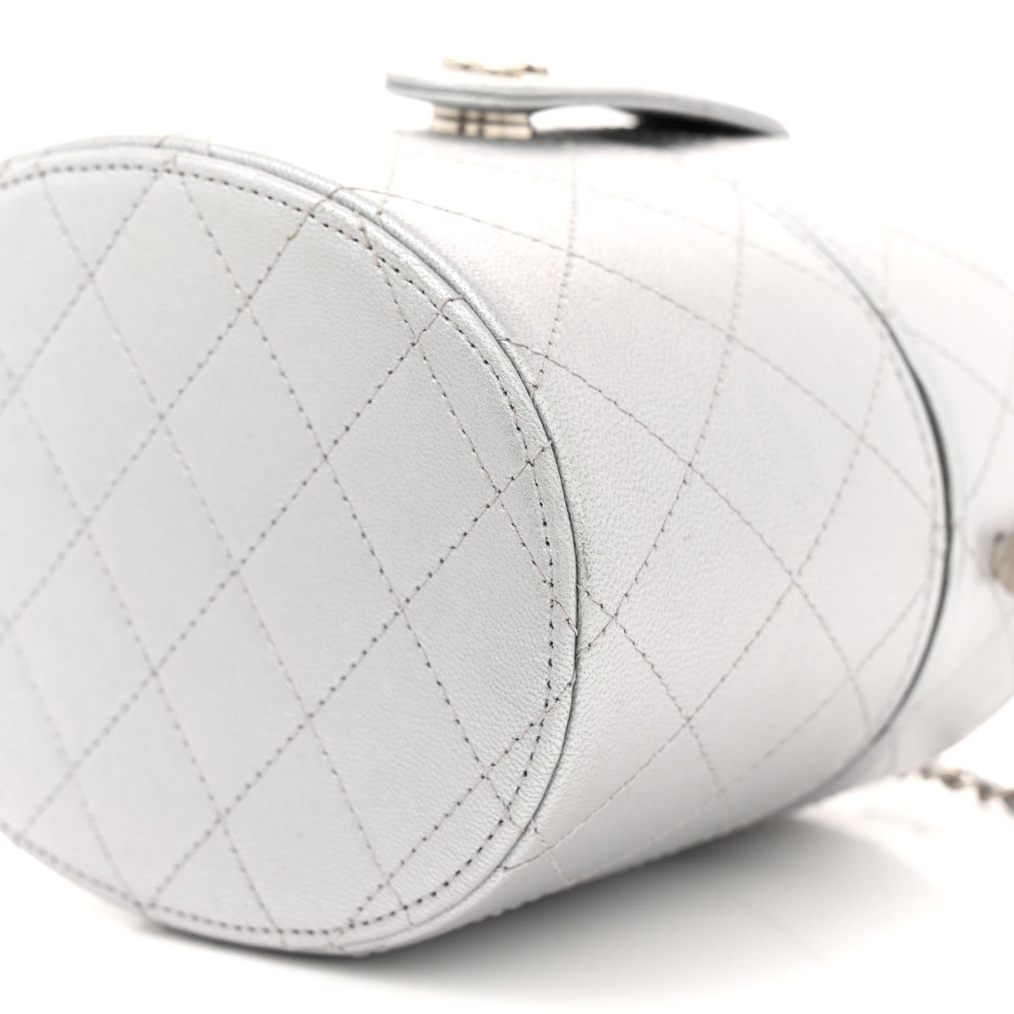 Metallic Lambskin Quilted Round Vanity Case With Chain Silver