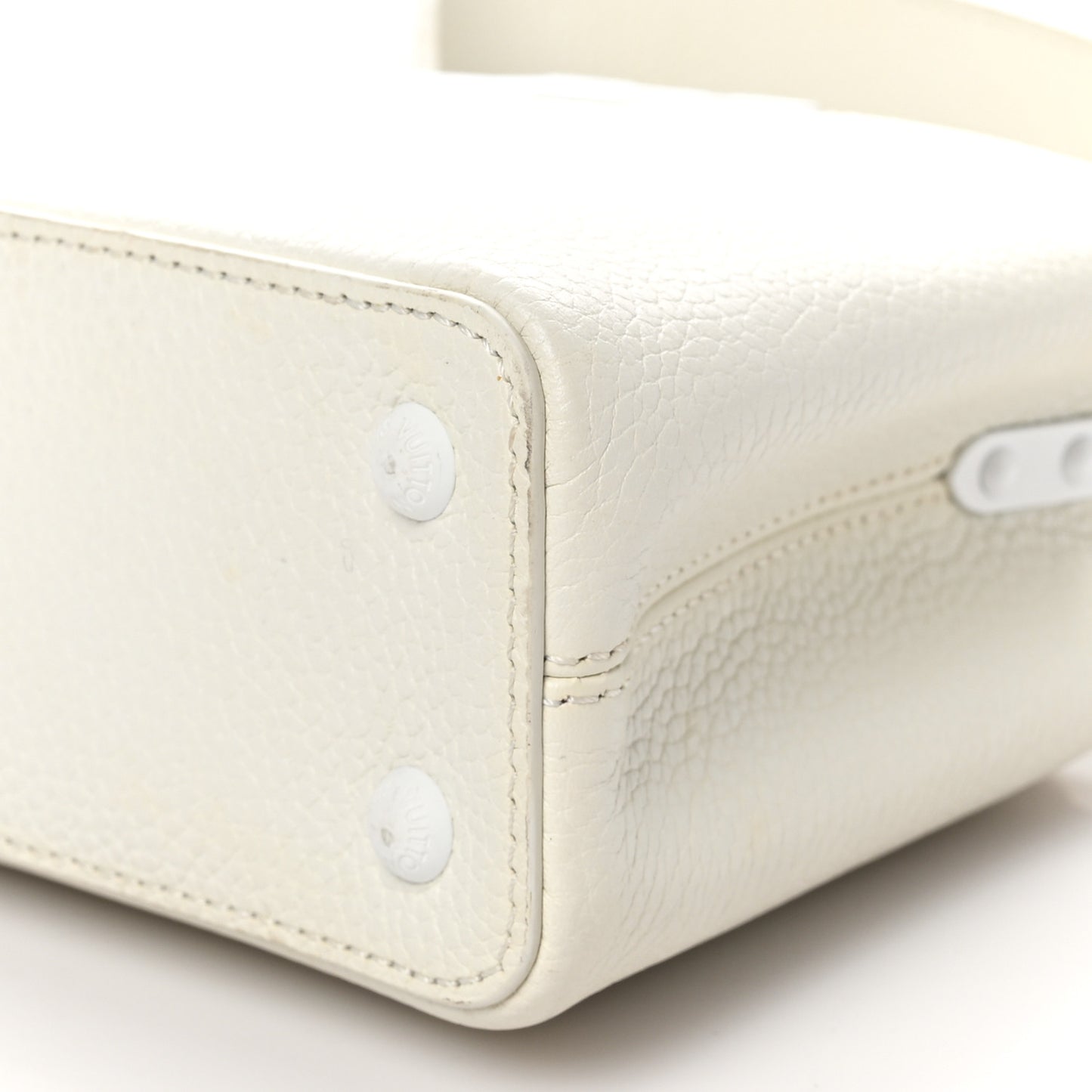 Taurillon Mini Capucines Monochrome White