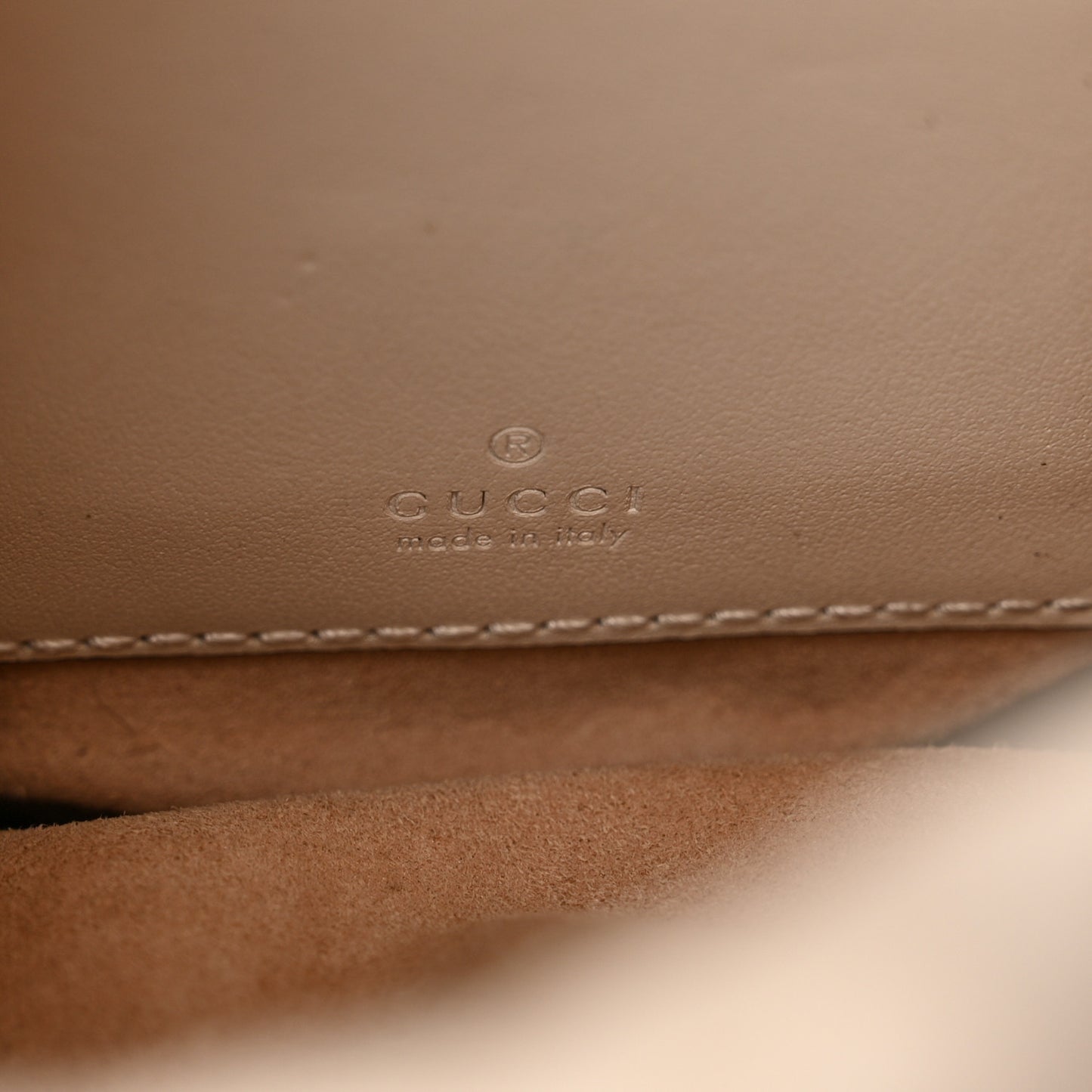 Calfskin Matelasse Mini GG Marmont 2.0 Bucket Bag White