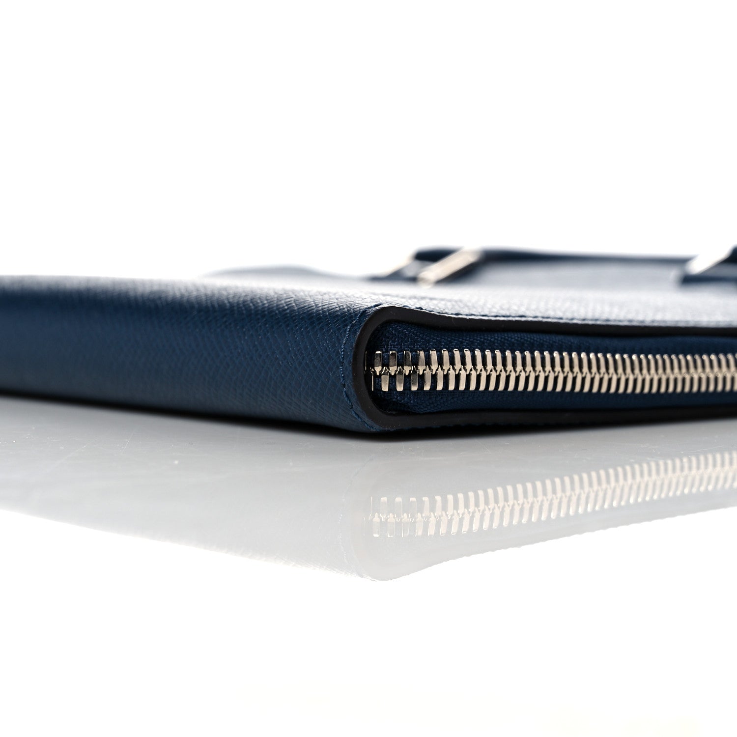Louis Vuitton Taiga Porte-Documents Slim Bleu Marine 9 of 10