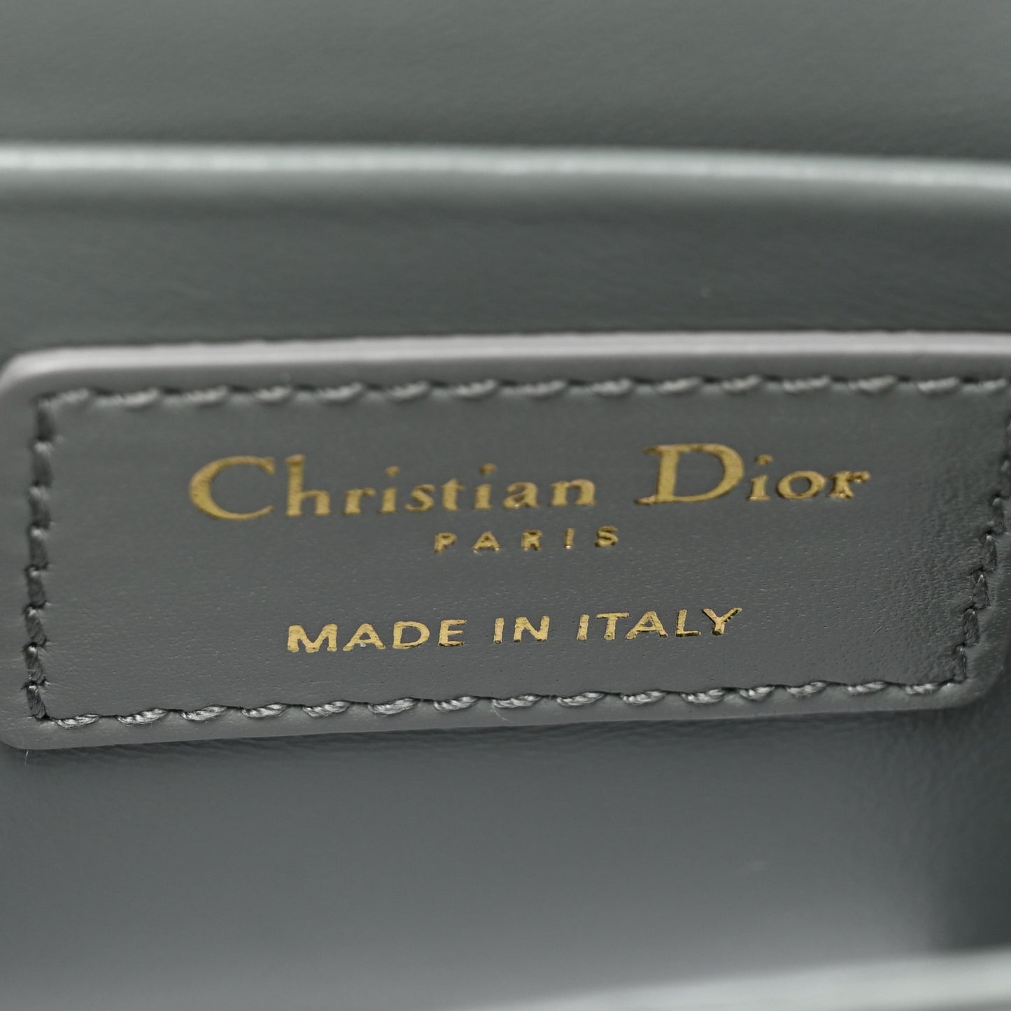 Box Calfskin 30 Montaigne Box Bag Gray