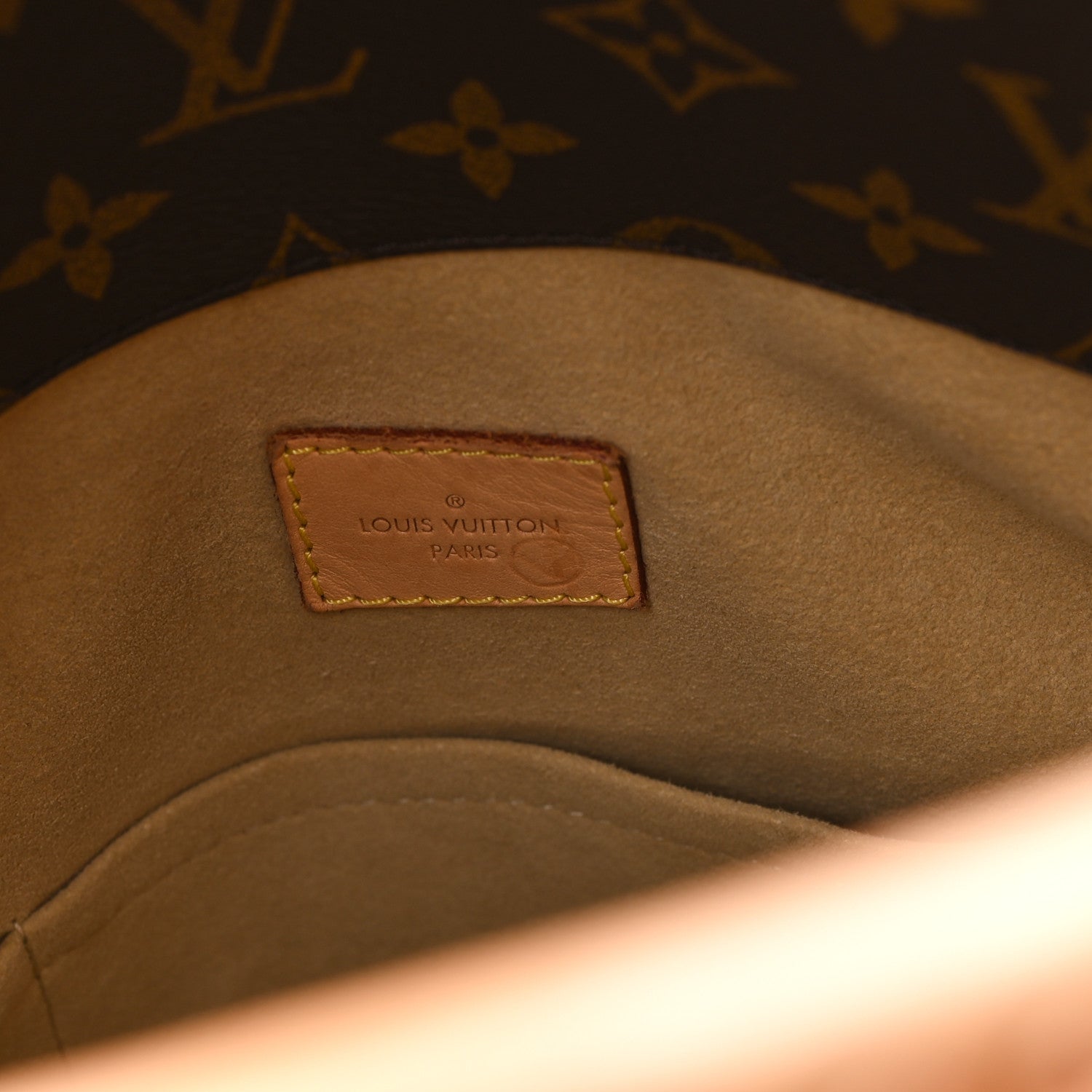 Louis Vuitton Monogram Artsy MM 6 of 10