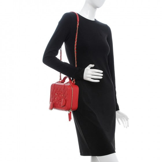 Caviar Quilted Medium CC Filigree Vanity Case Red