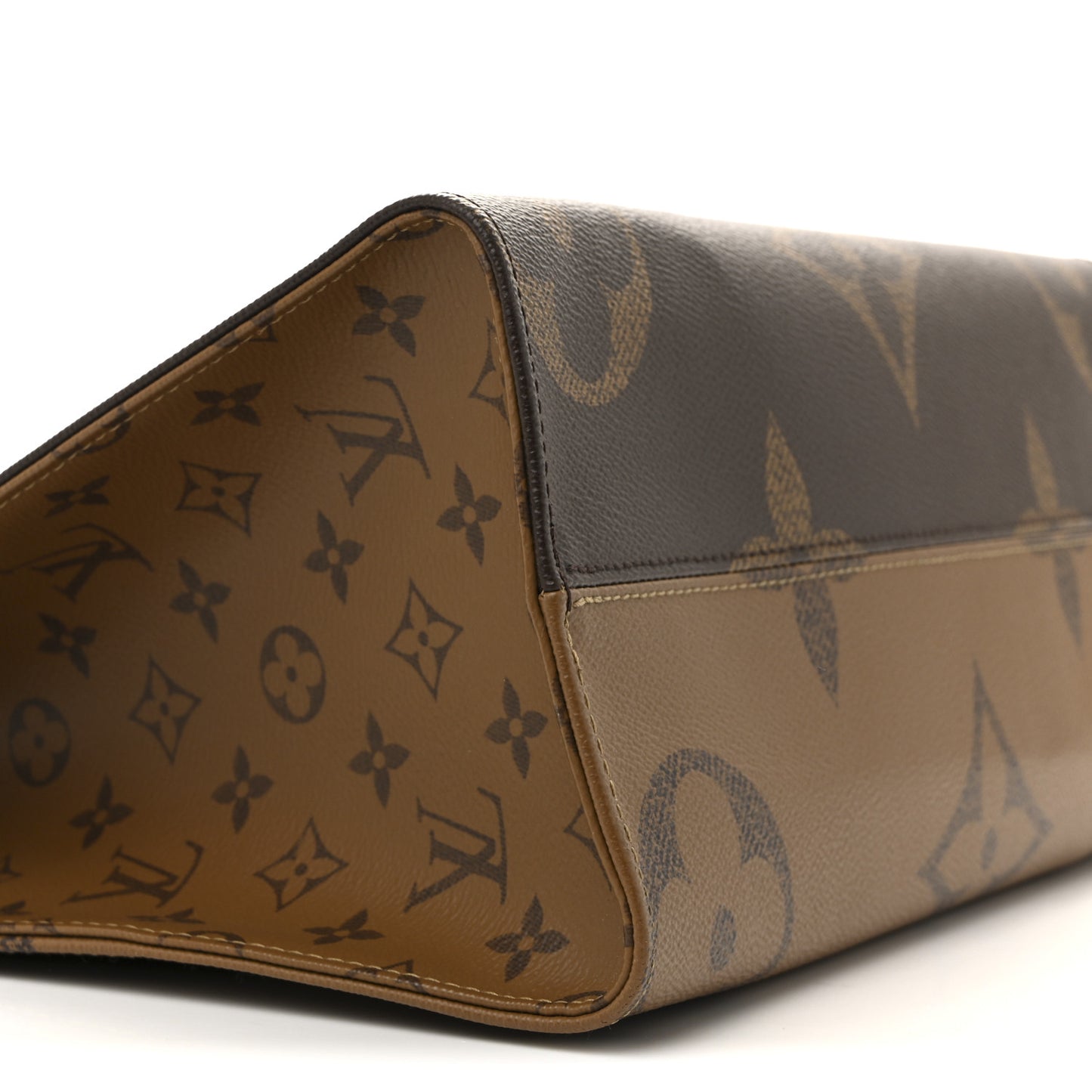 Reverse Monogram Giant Onthego MM