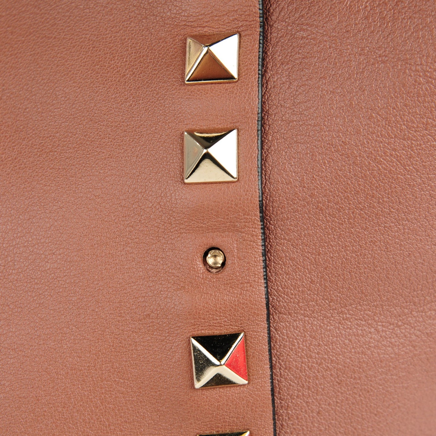 Vitello Medium Rockstud Tote Beige