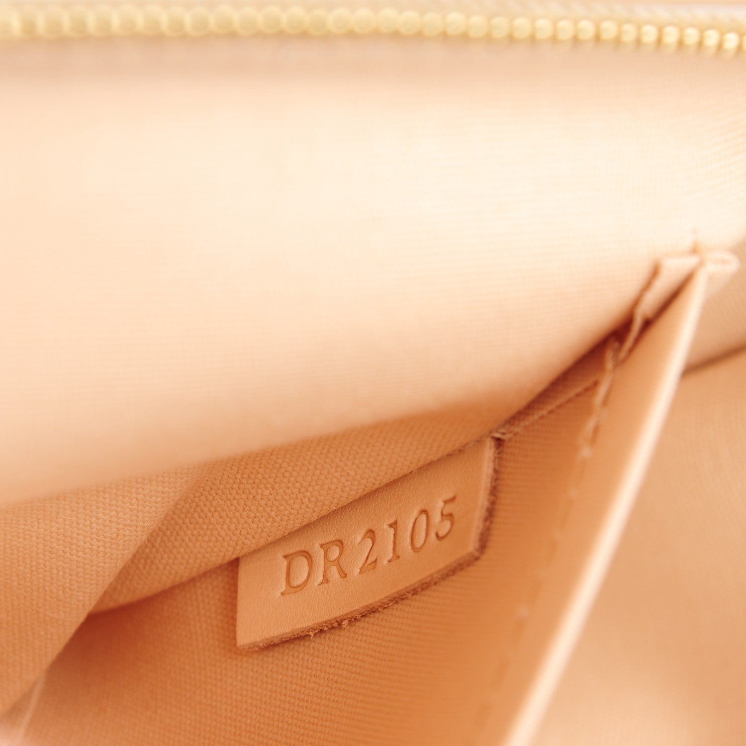 Louis Vuitton Vernis Pochette Accessories NM Dune 7 of 7