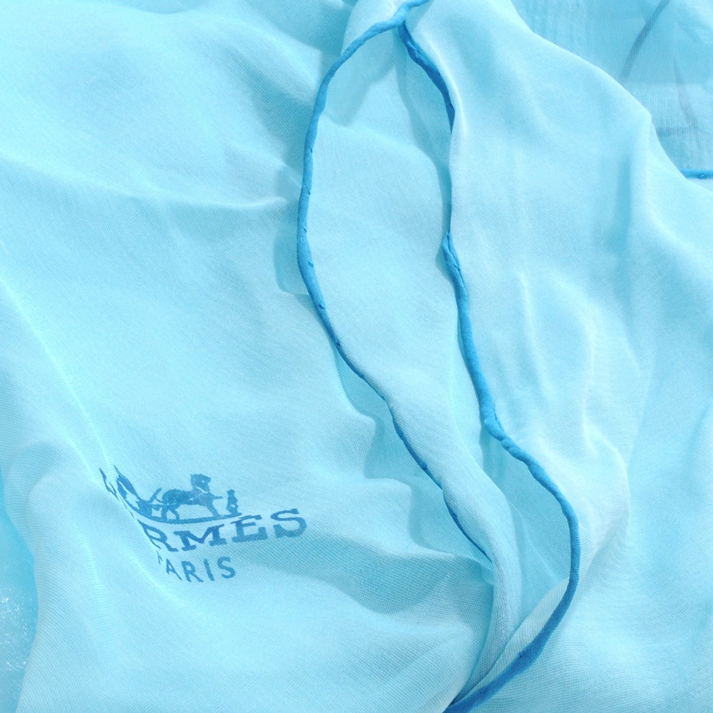 Silk Mousseline Pointu Triangle Scarf Bleu