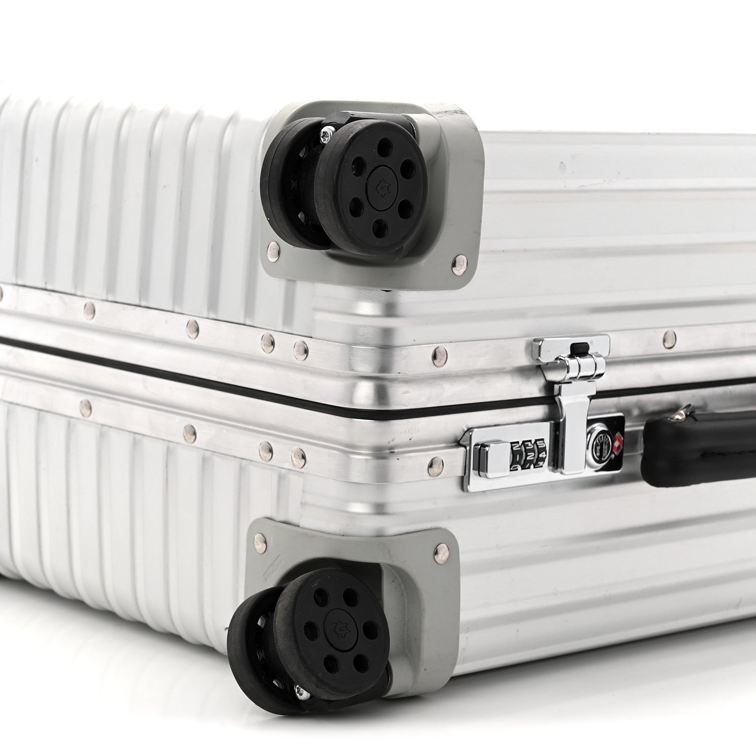 Rimowa Aluminum Classic Cabin Silver 9 of 10