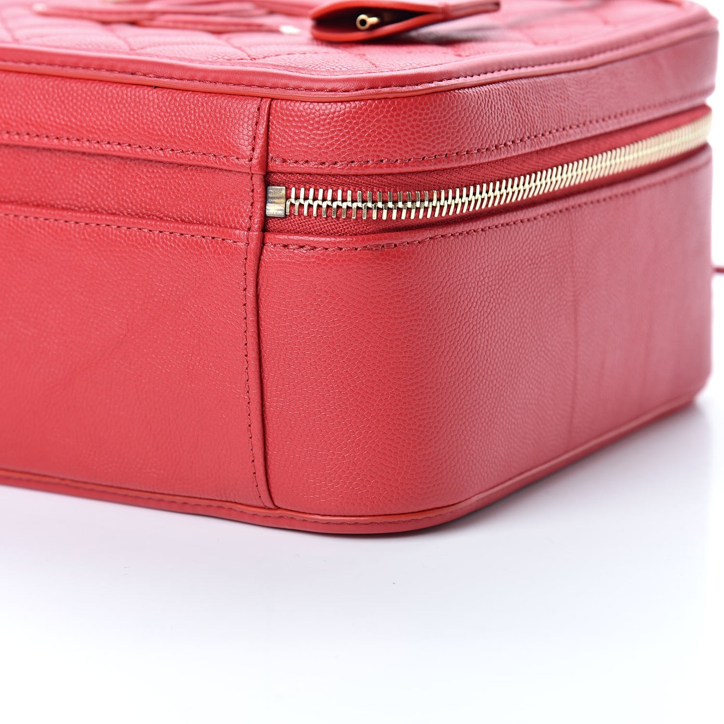 Caviar Quilted Large CC Filigree Vanity Case Red