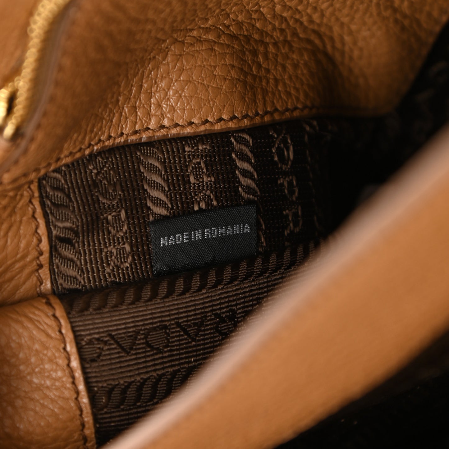 Vitello Daino Flap Crossbody Caramel