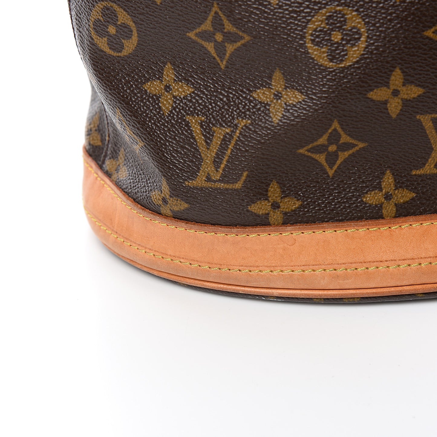 Monogram Petit Bucket 23