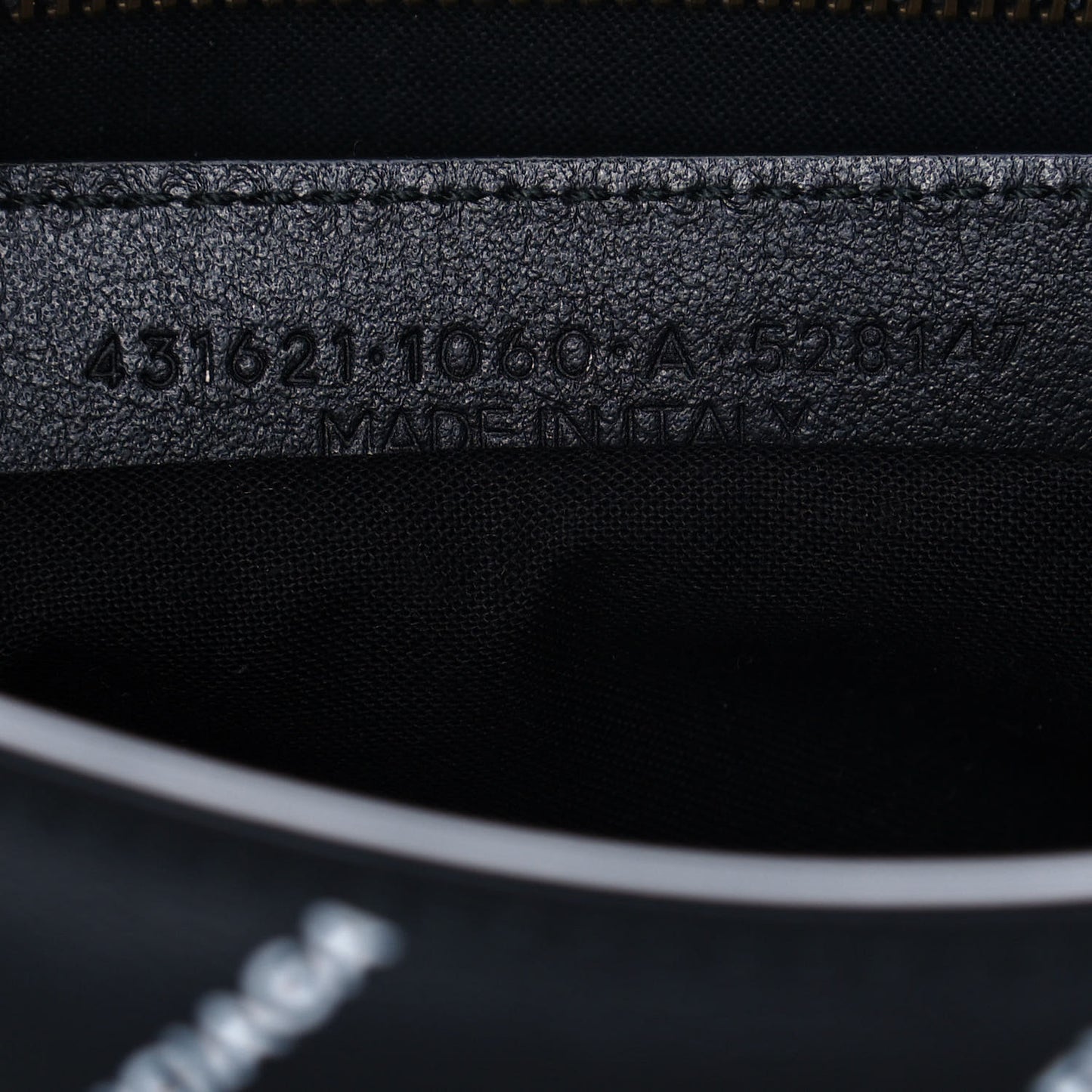 Veau Allover Logo Classic Hardware S City Black White