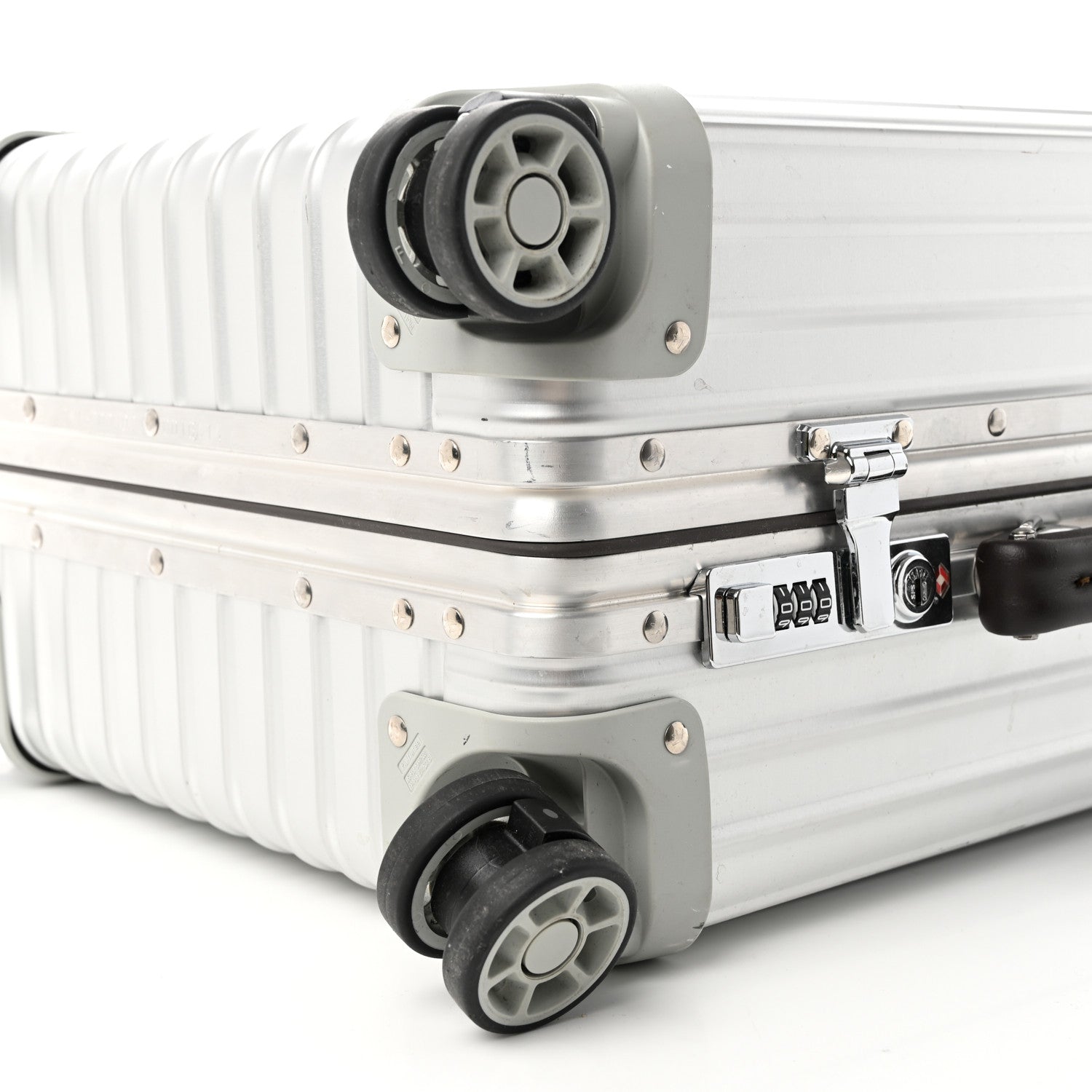 Rimowa Aluminum Classic Cabin Silver 8 of 14