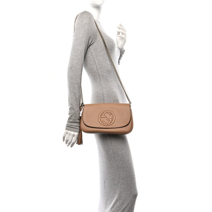 Gucci Pebbled Calfskin Medium Soho Flap Crossbody Camelia 2 of 10