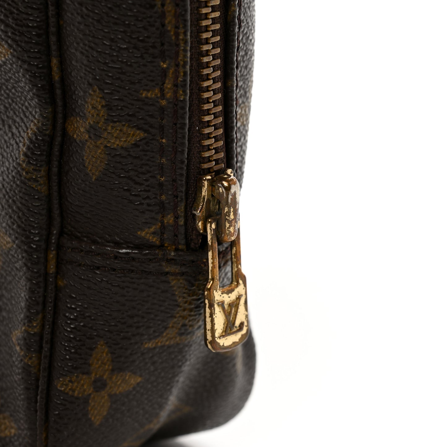 LOUIS VUITTON Monogram Trousse Toilette 23