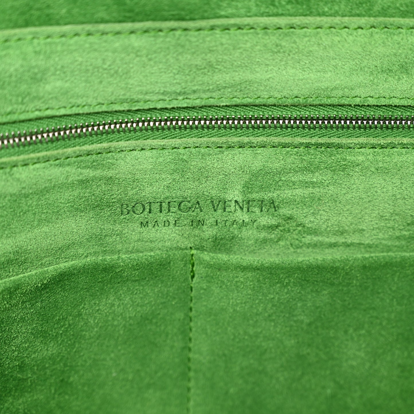 Calfskin Maxi Intrecciato Large Arco Lawn