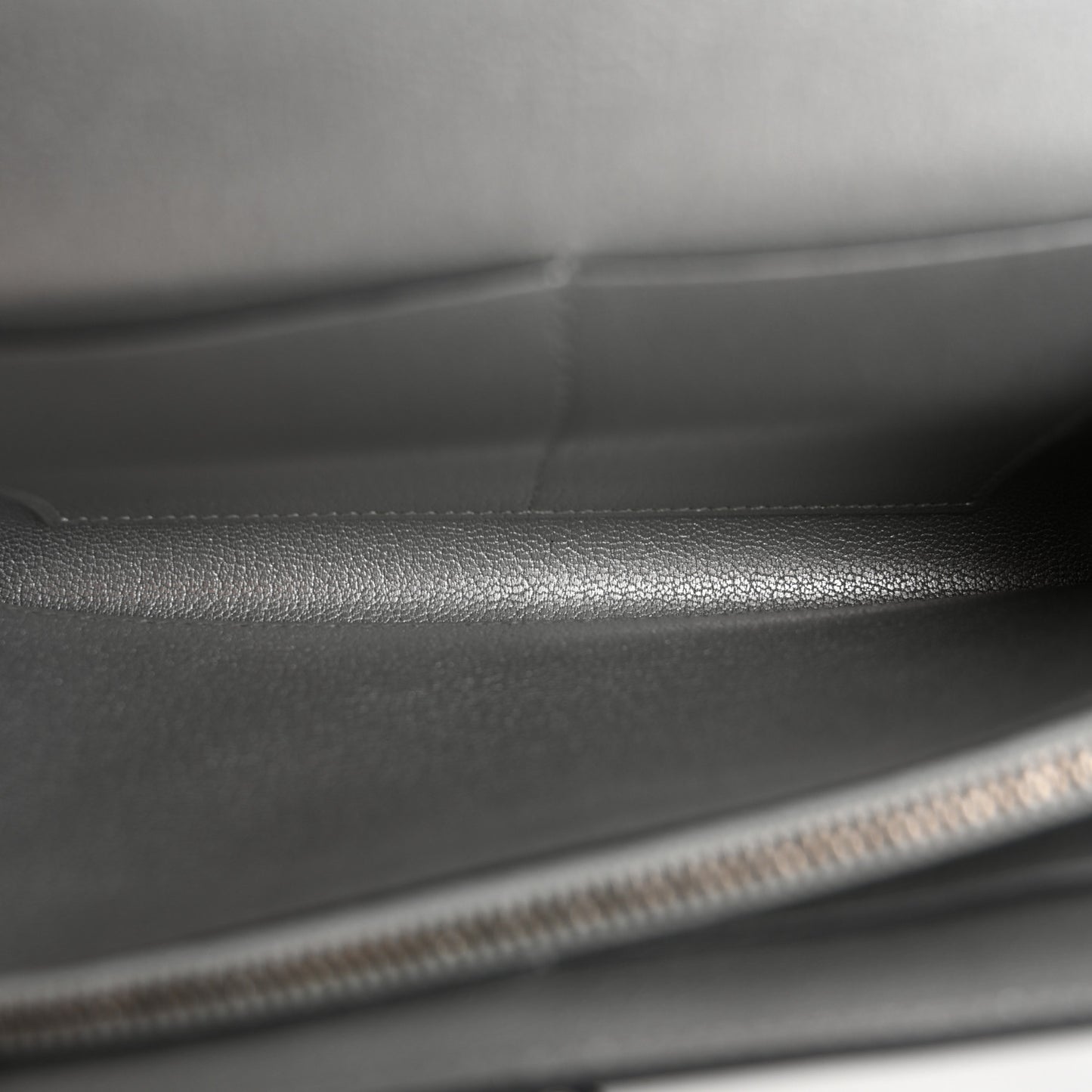 Metallic Chevre Chamkilight Kelly Wallet To Go Argent