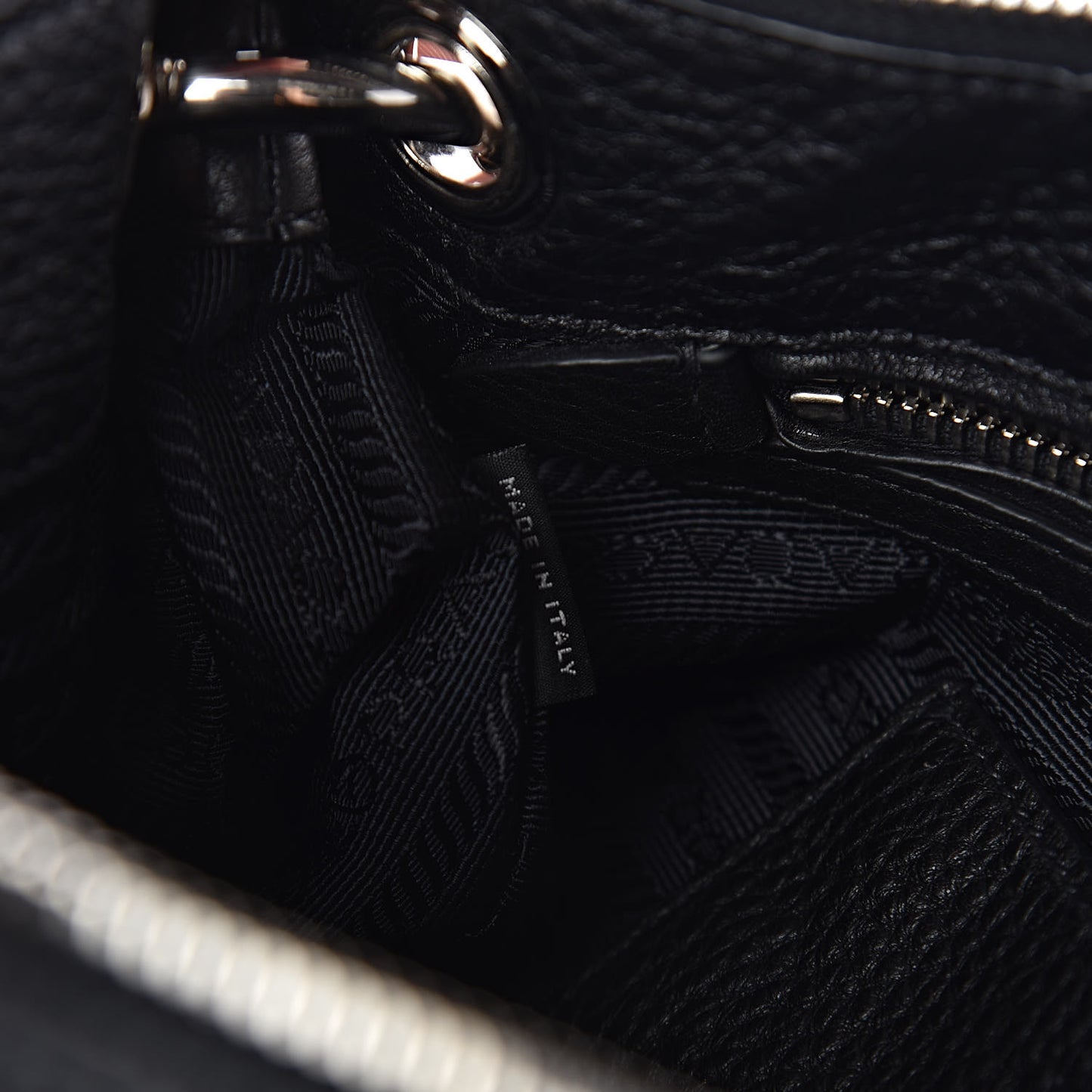 Vitello Daino Shoulder Bag Black