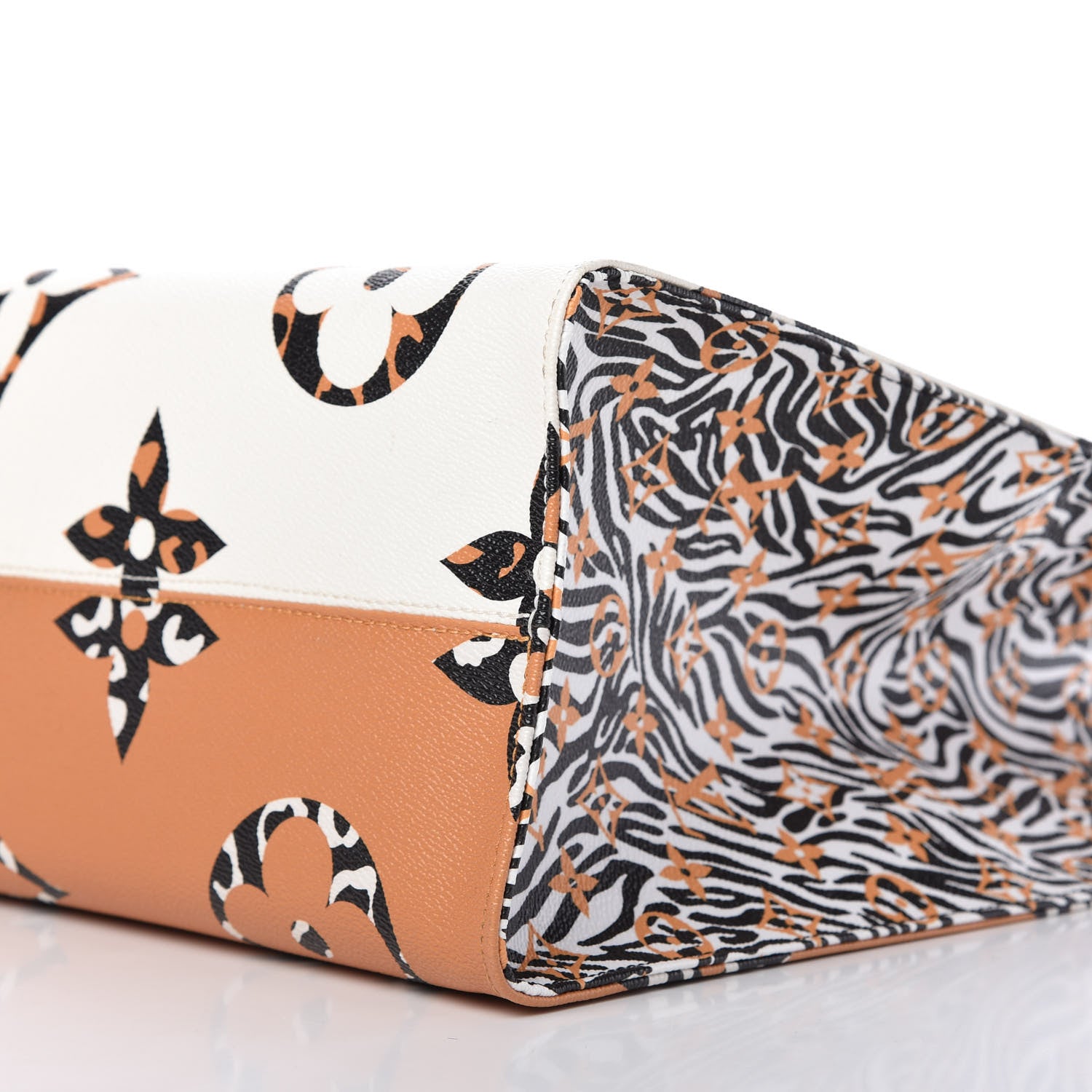 Louis Vuitton Monogram Giant Jungle Onthego GM Ivory 7 of 9