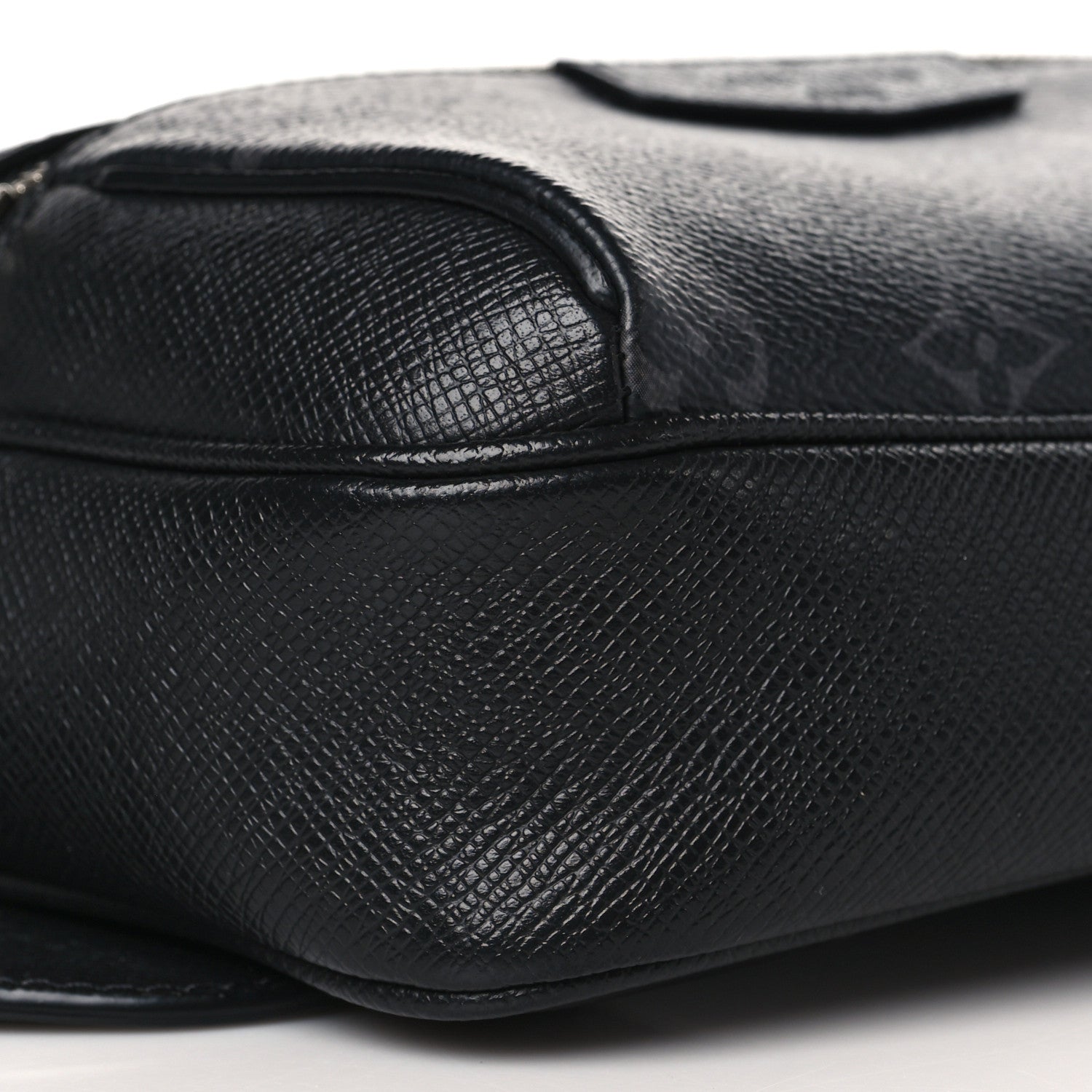 Louis Vuitton Taiga Monogram Outdoor Bumbag Black 7 of 9