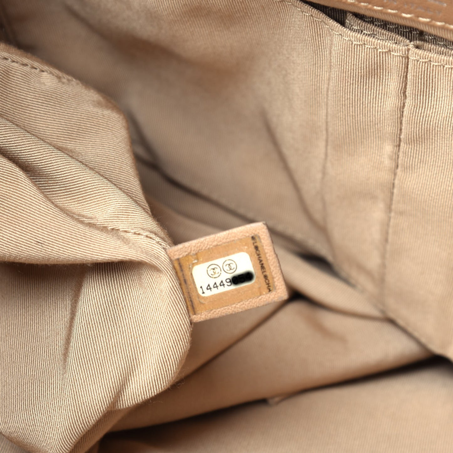 Caviar Expandable Zip Shoulder Bag Black