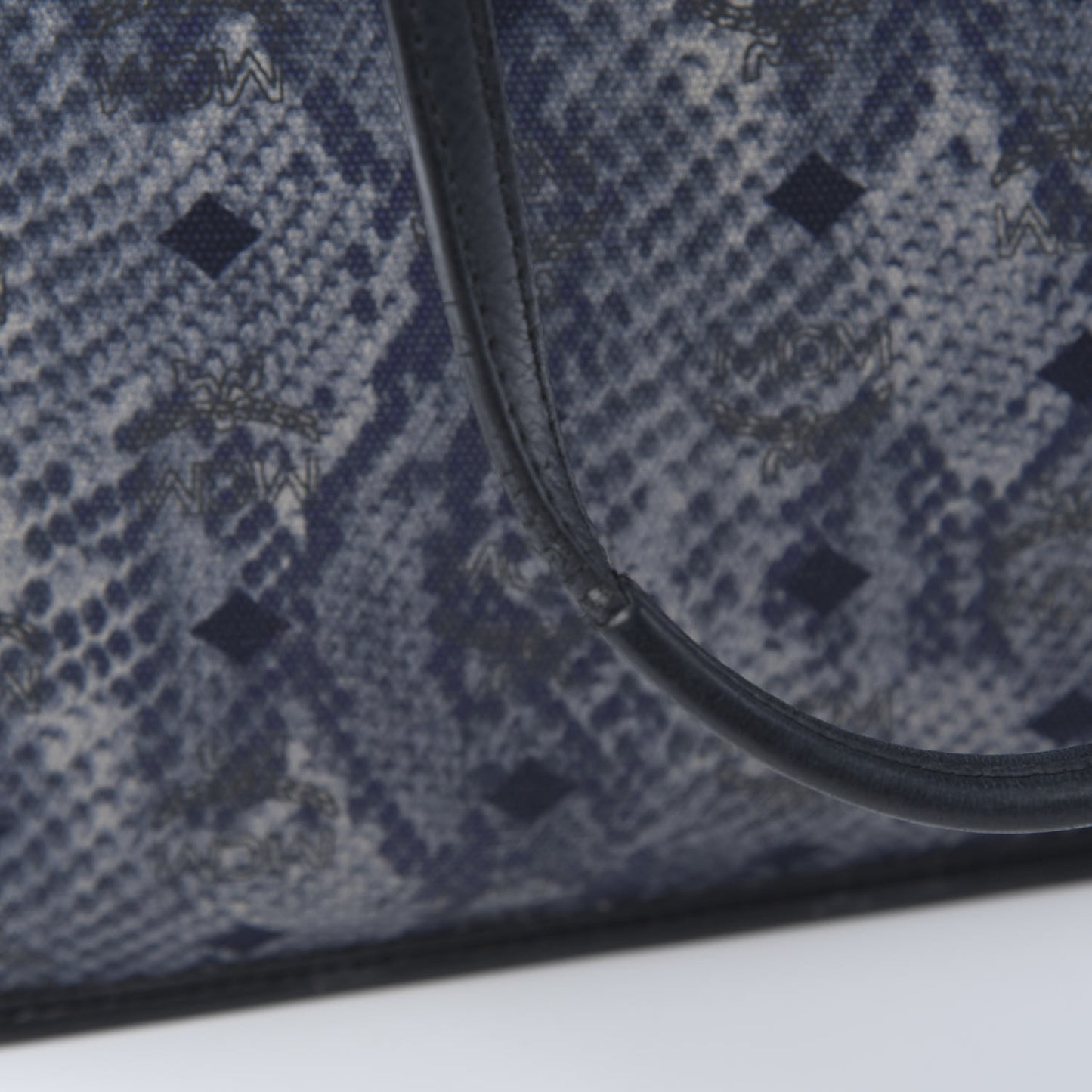Visetos Medium Reversible Shopper Tote Black