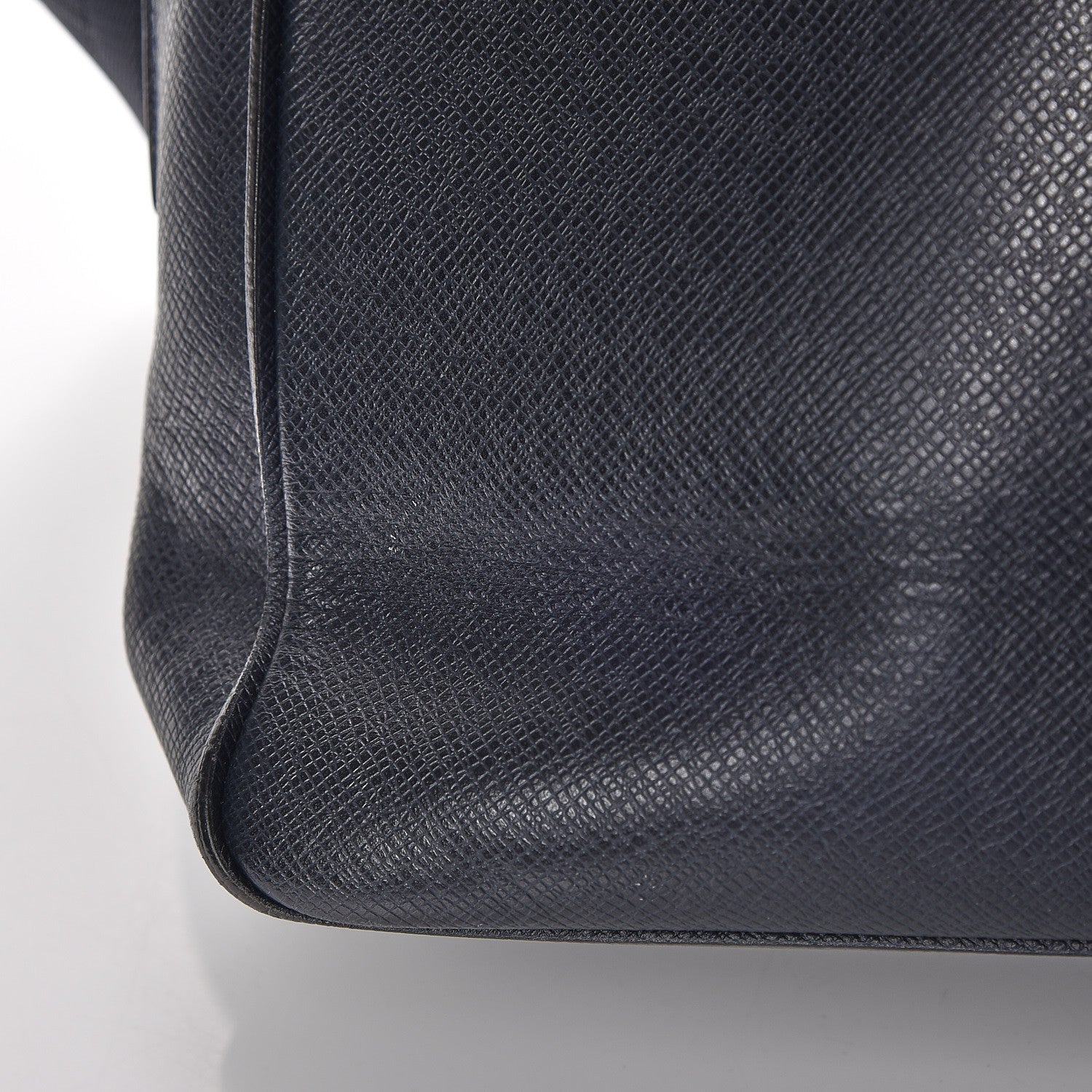Louis Vuitton Taiga Milo Messenger Boreal 14 of 15
