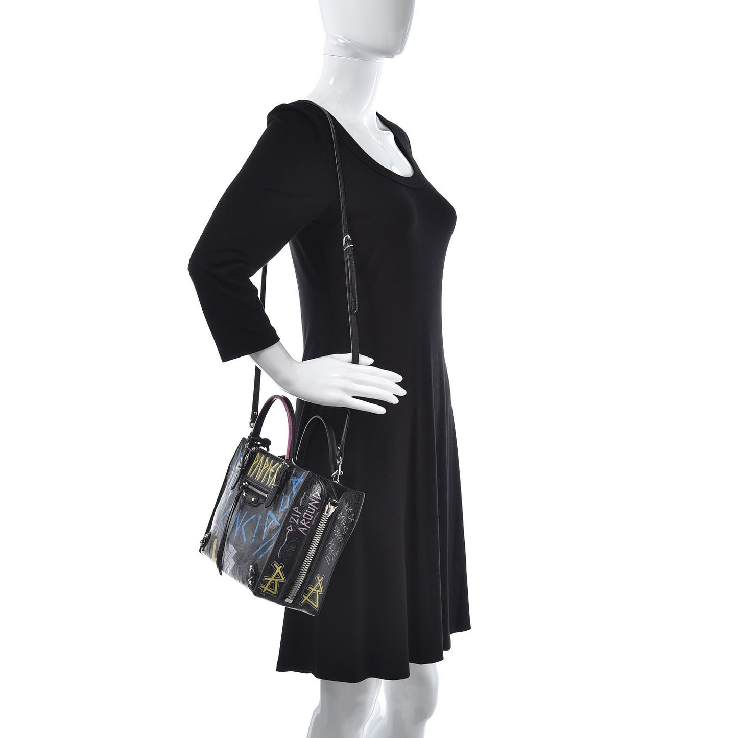Agneau Graffiti Papier A6 Zip Around Tote Black