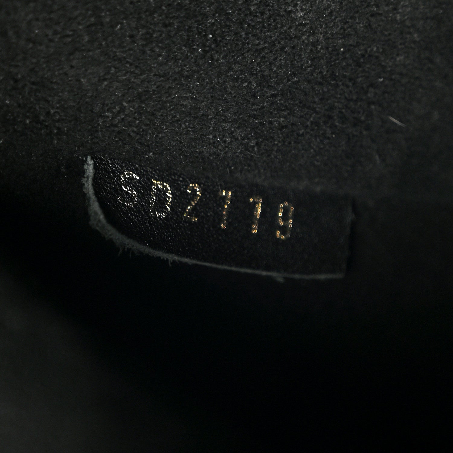 Louis Vuitton Empreinte V Tote MM Black 7 of 17