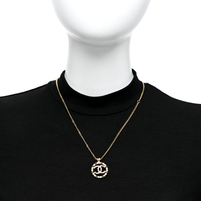 Chanel Pearl Crystal CC Round Pendant Necklace Gold Black 3 of 5