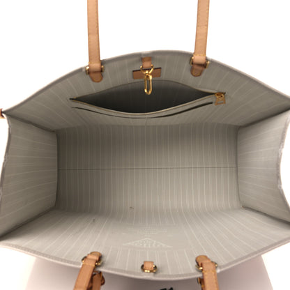 Louis Vuitton Monogram Giant By The Pool Onthego GM Brume 5 of 9