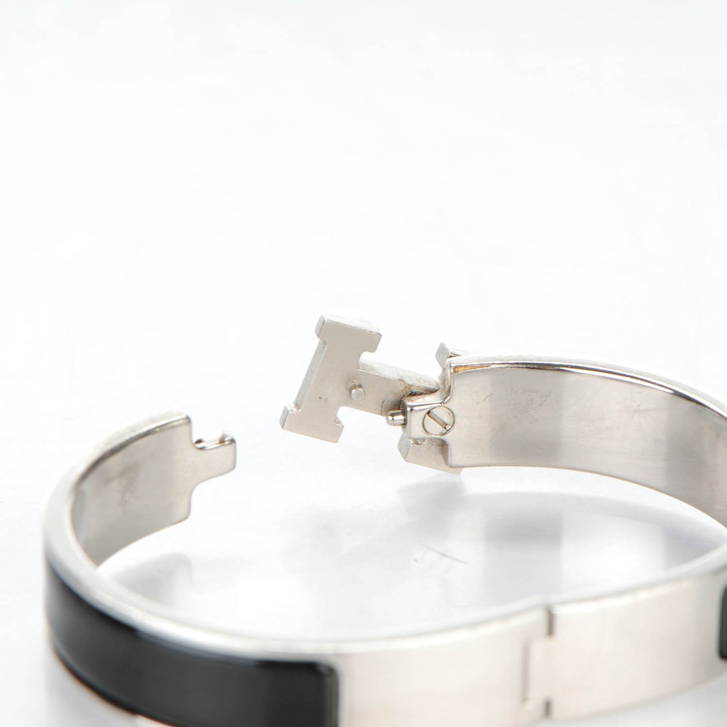 Enamel Narrow Clic Clac H Bracelet PM Black