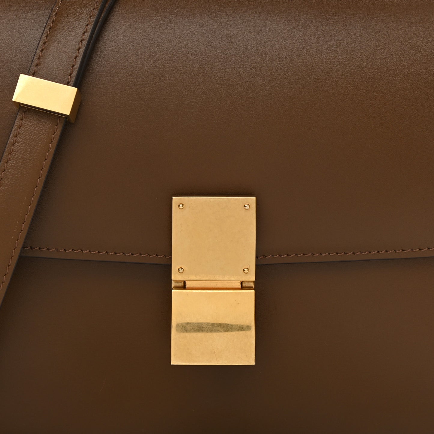 Box Calfskin Medium Classic Box Flap Bag Camel