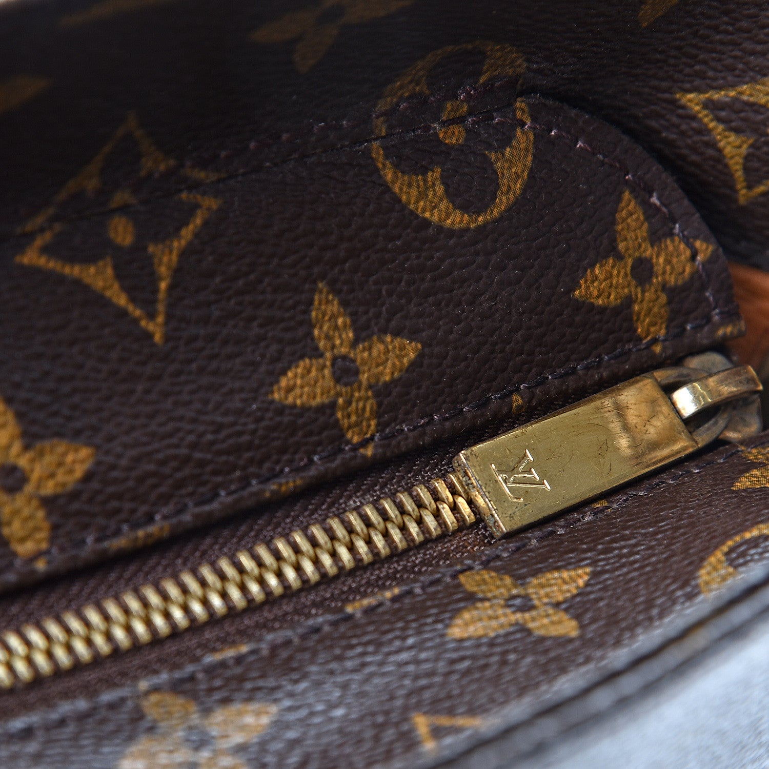 Louis Vuitton Monogram Luco 9 of 12