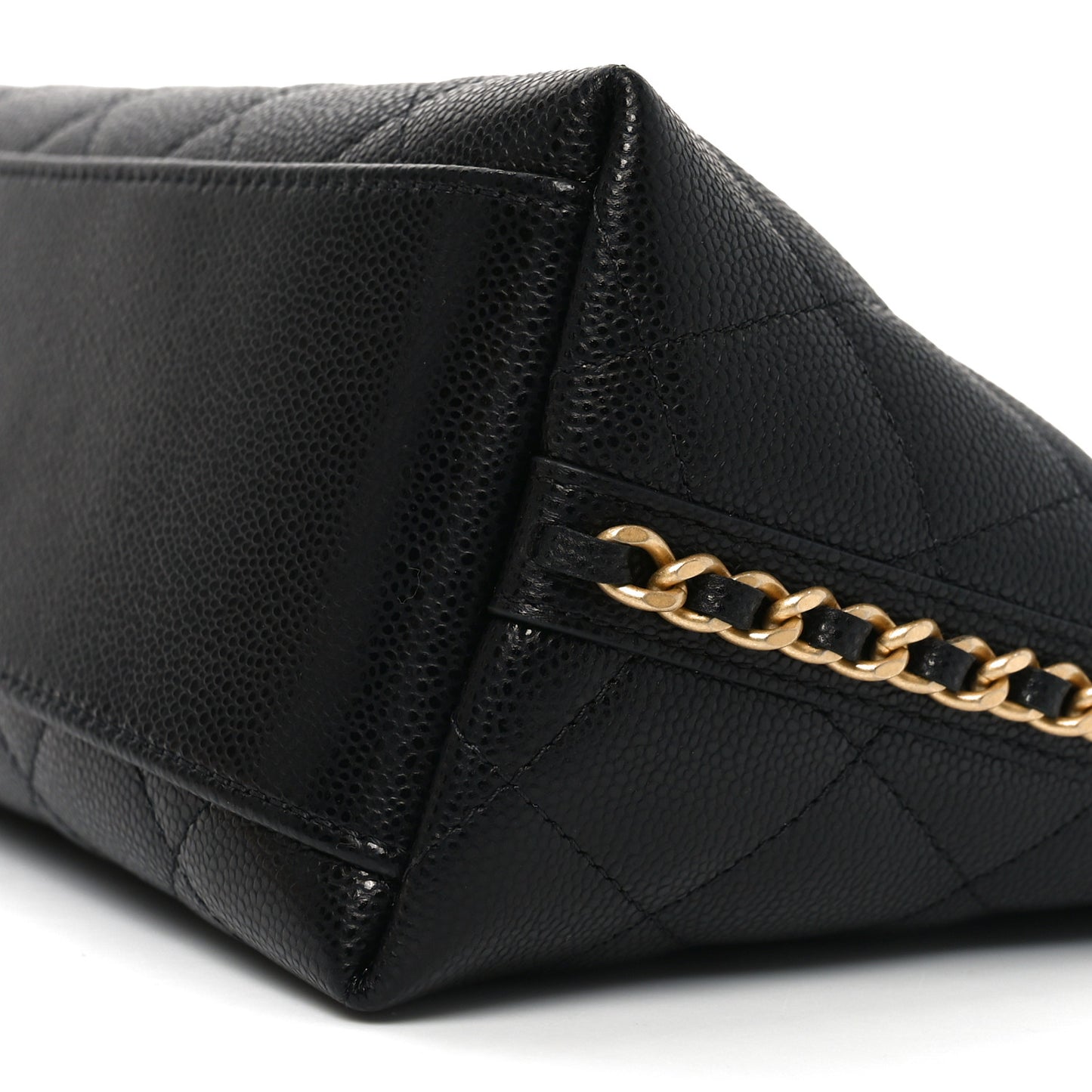 Shiny Caviar Quilted Chain Pouch Black