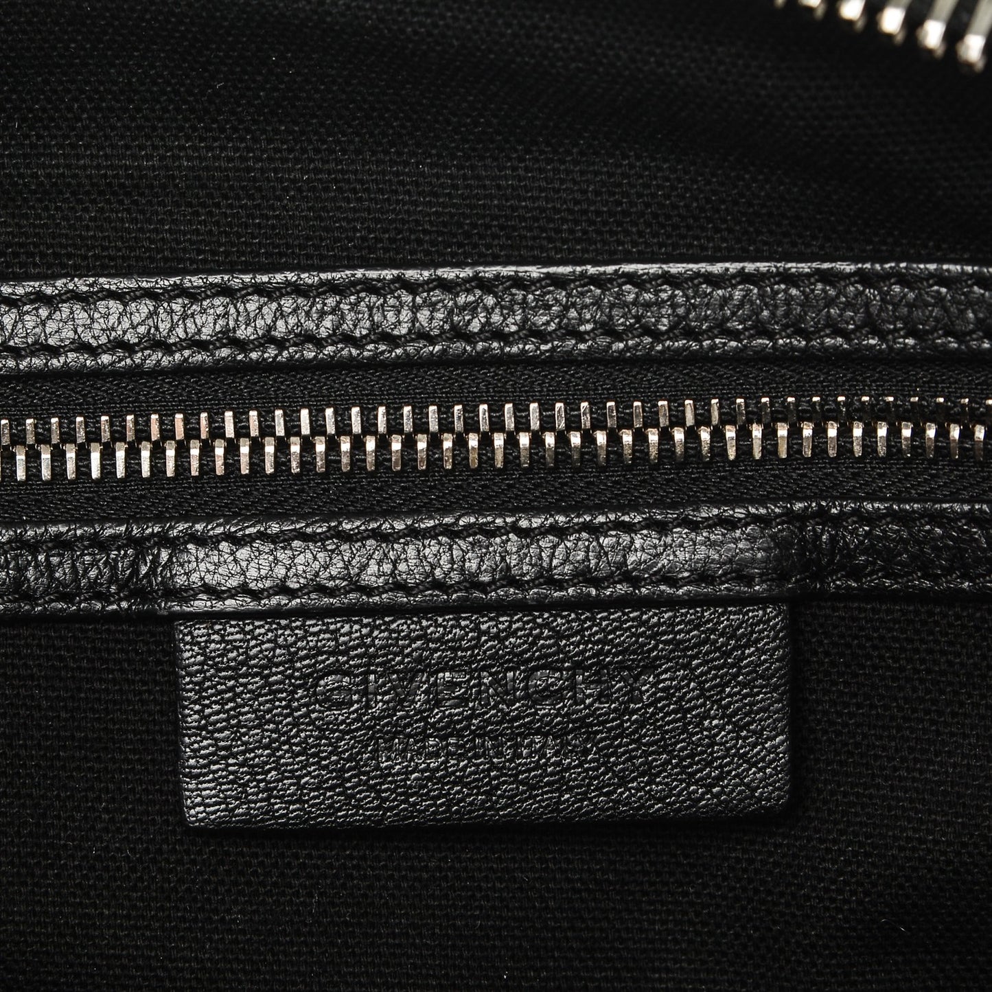 Sugar Goatskin Medium Antigona Black