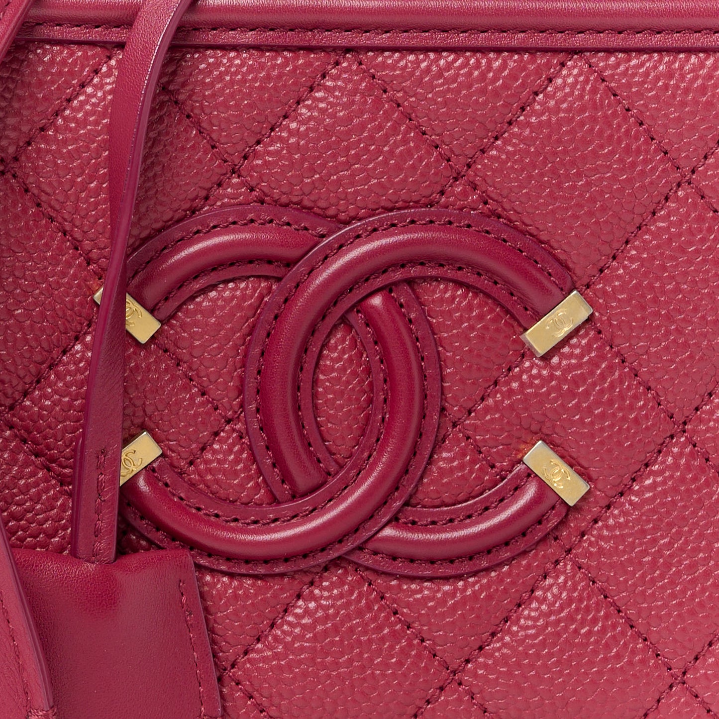 Caviar Quilted Small CC Filigree Vanity Case Burgundy