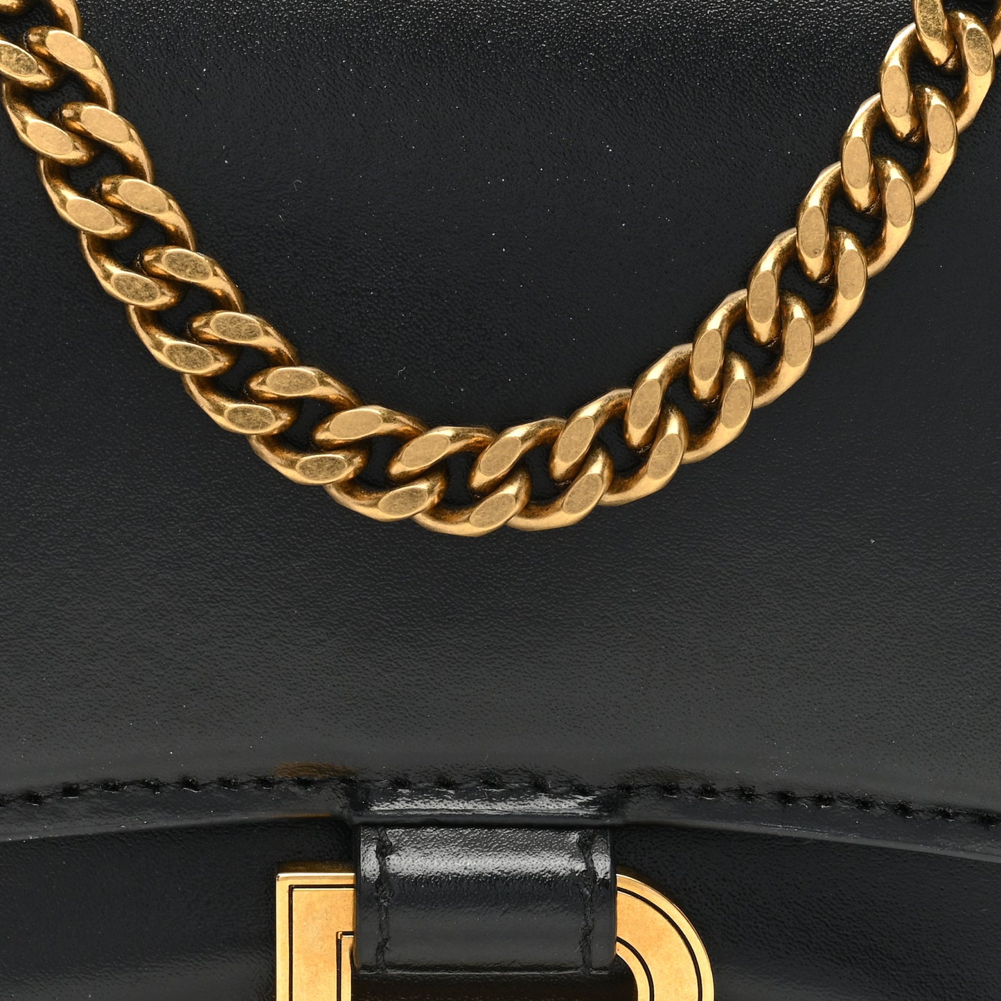 Shiny Box Calfskin XS Hourglass Wallet On Chain Black