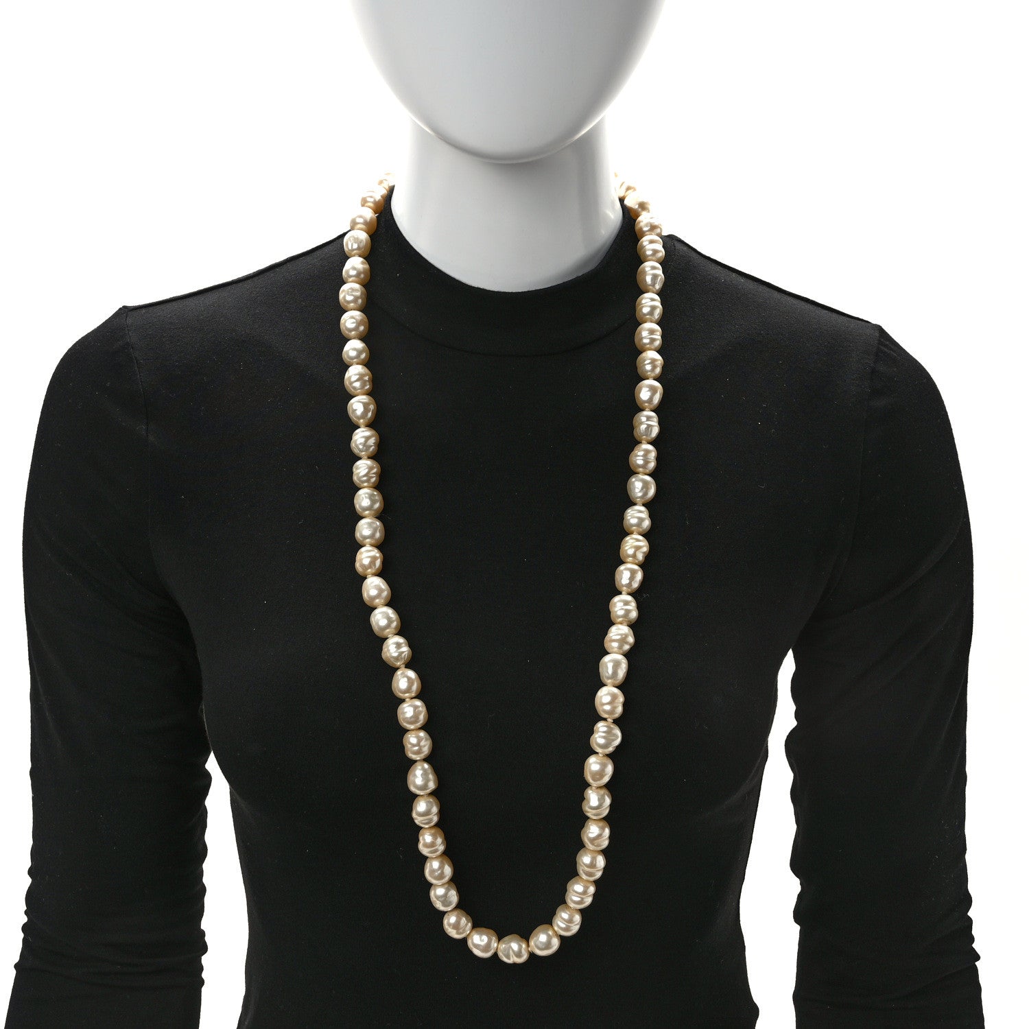Chanel Pearl Short Necklace 2 of 4