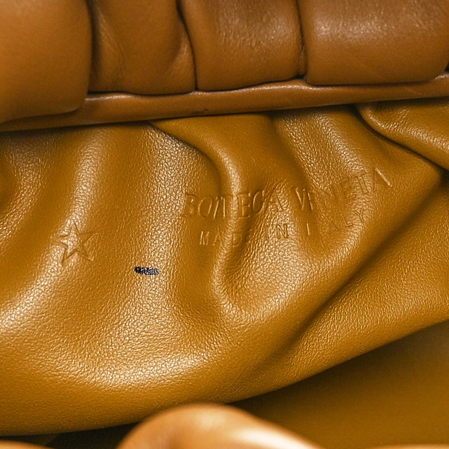 Smooth Butter Calfskin Small The Shoulder Pouch Cammello