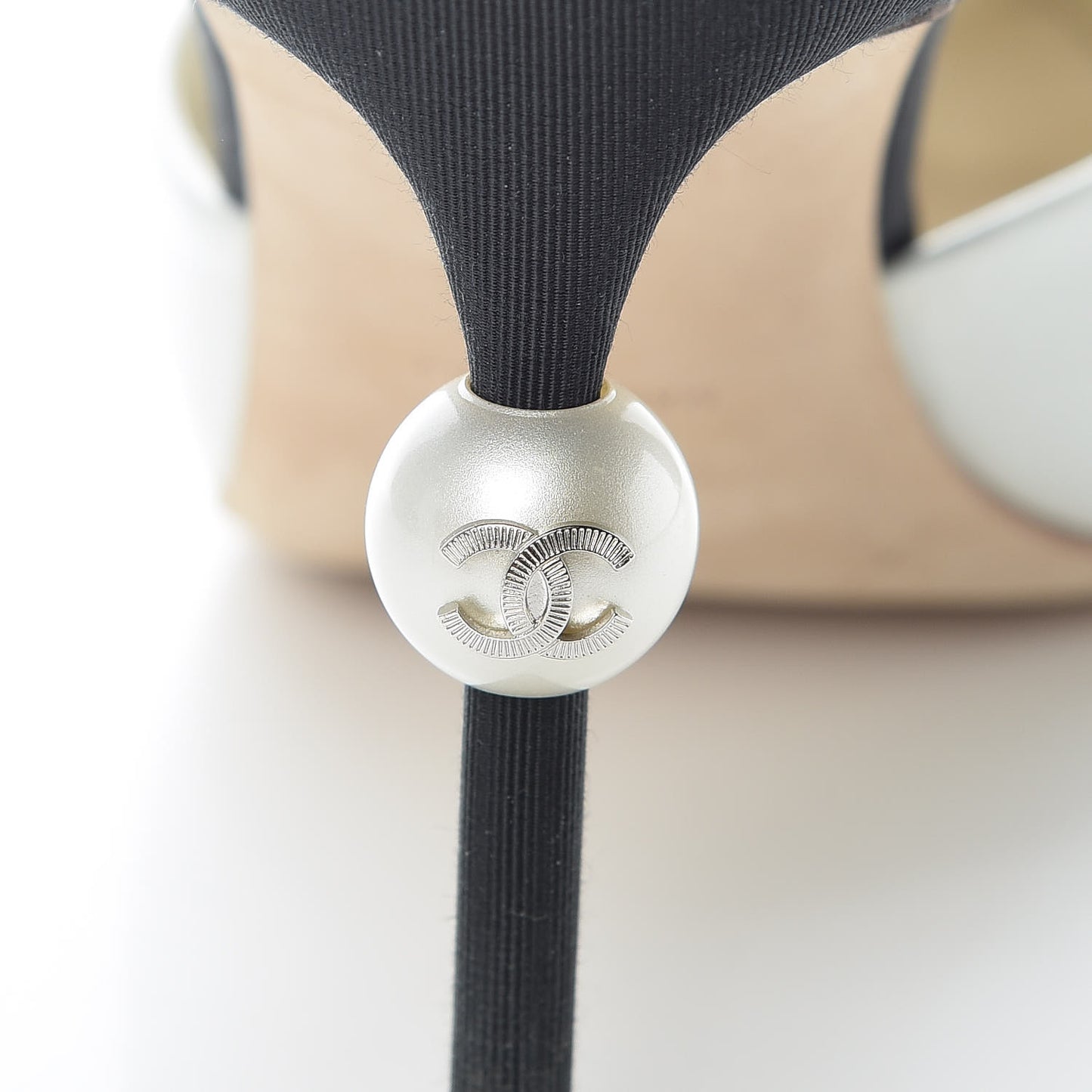 Patent Lambskin Grosgrain Cap Toe Pearl Mule 39 White Black
