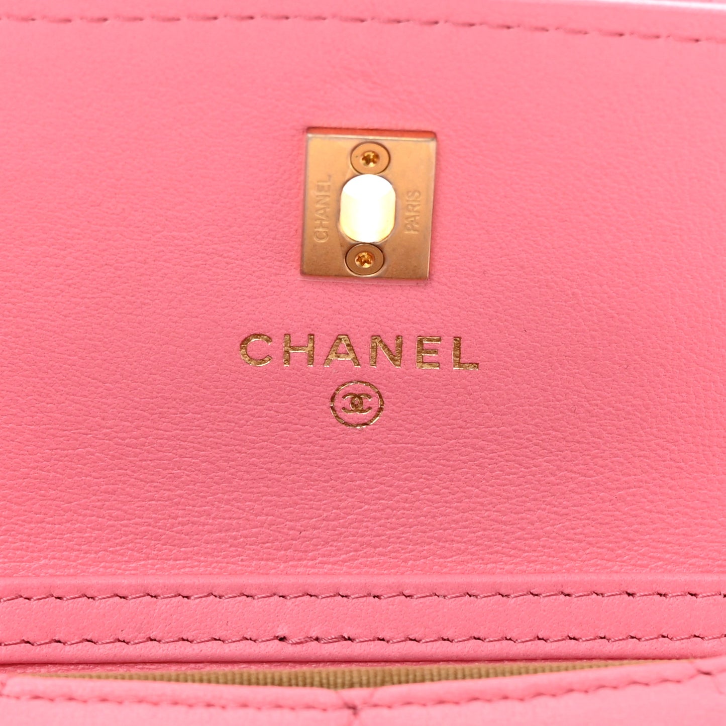 Lambskin Quilted Pearl Crush Card Holder With Chain Pink