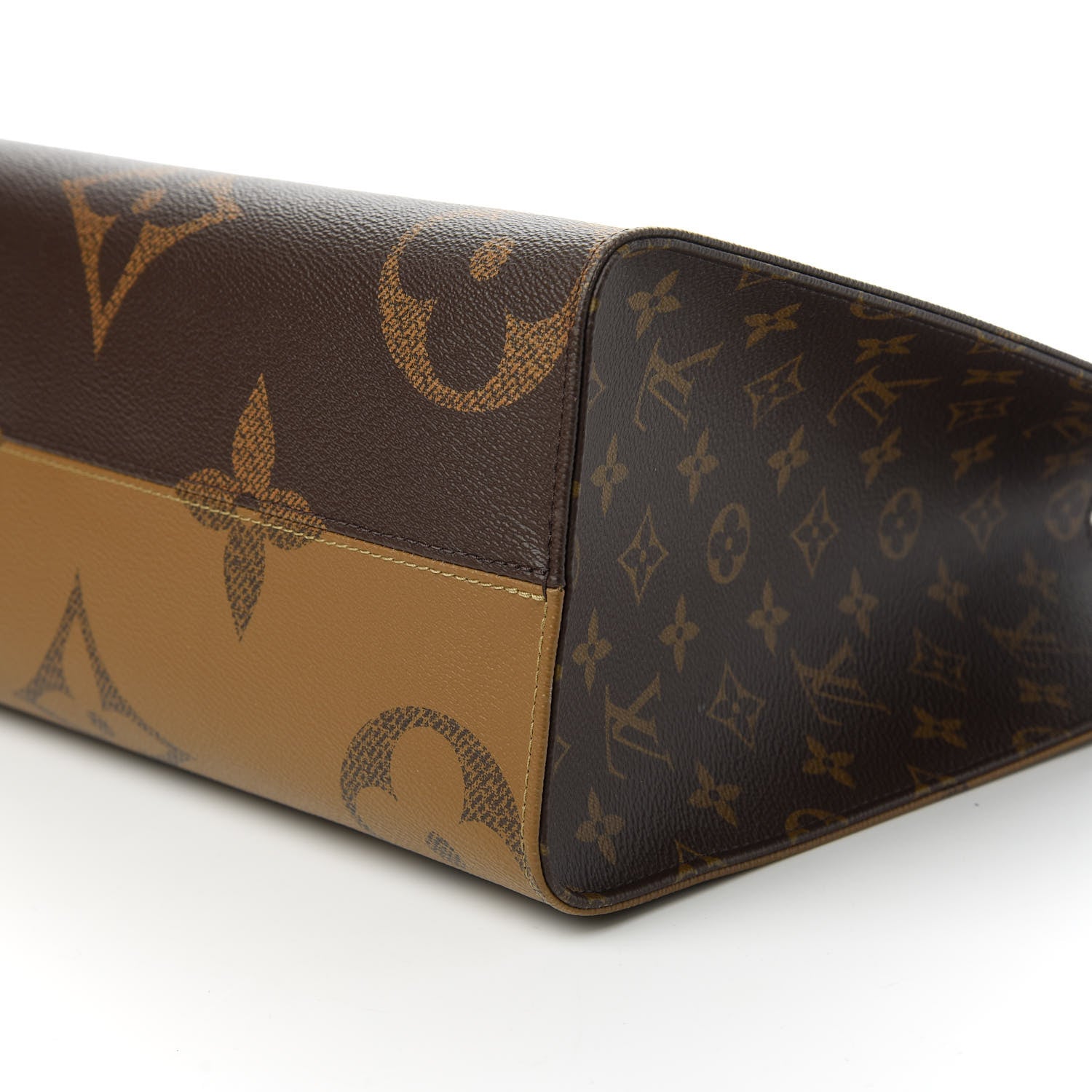Louis Vuitton Reverse Monogram Giant Onthego MM 7 of 10