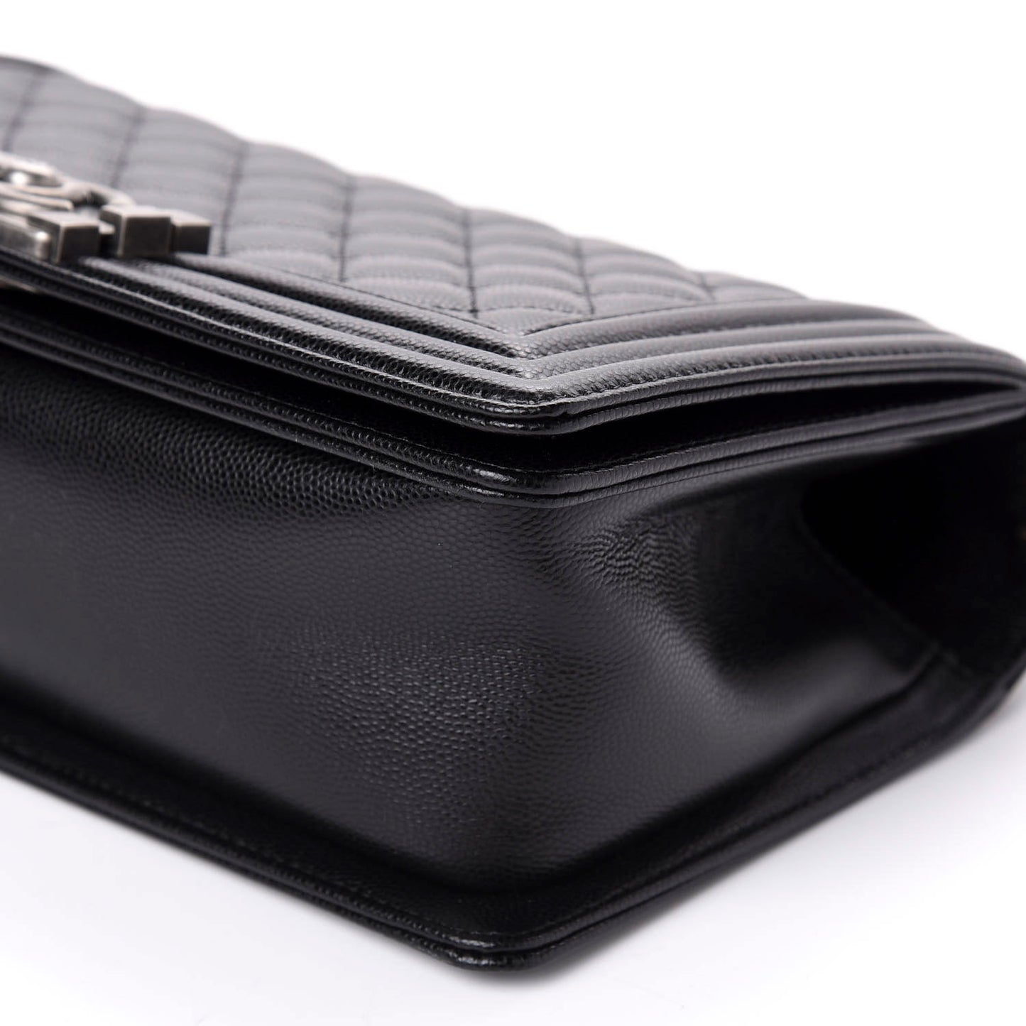 Caviar Quilted Medium Boy Flap Black
