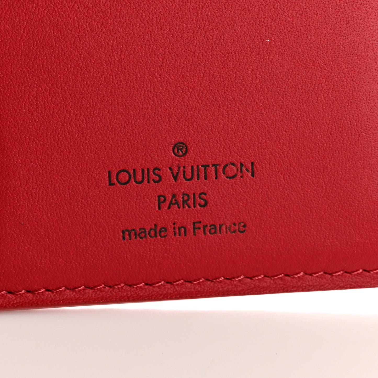 Taurillon Capucines Compact Wallet Rubis