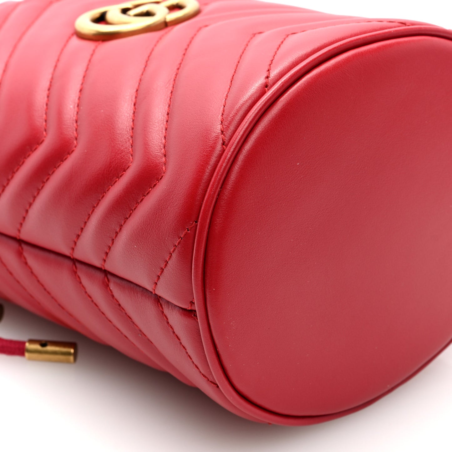 Calfskin Matelasse Mini GG Marmont 2.0 Bucket Bag Hibiscus Red