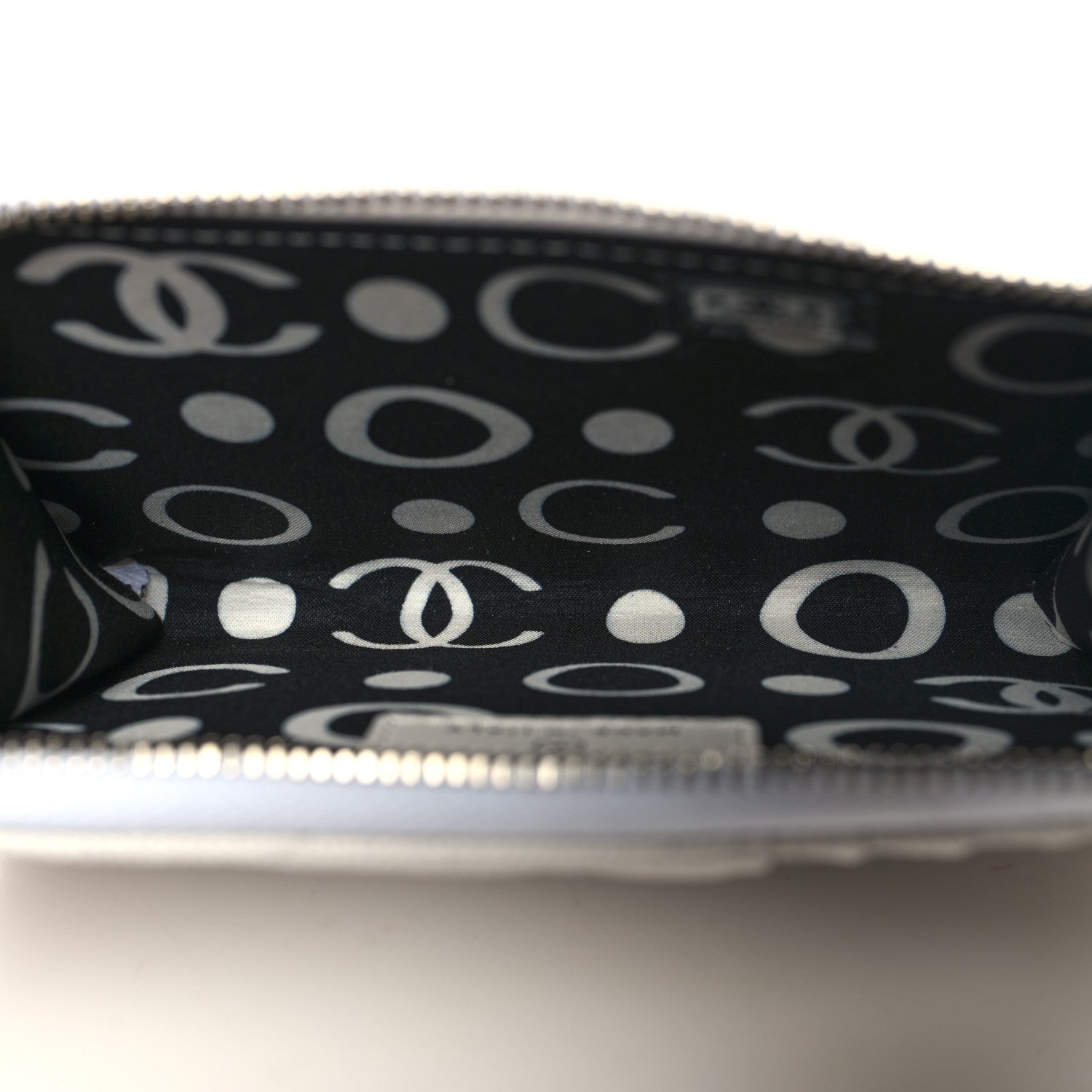 Chanel Caviar Quilted CC Logo Zip Around Card Holder White 5 of 9