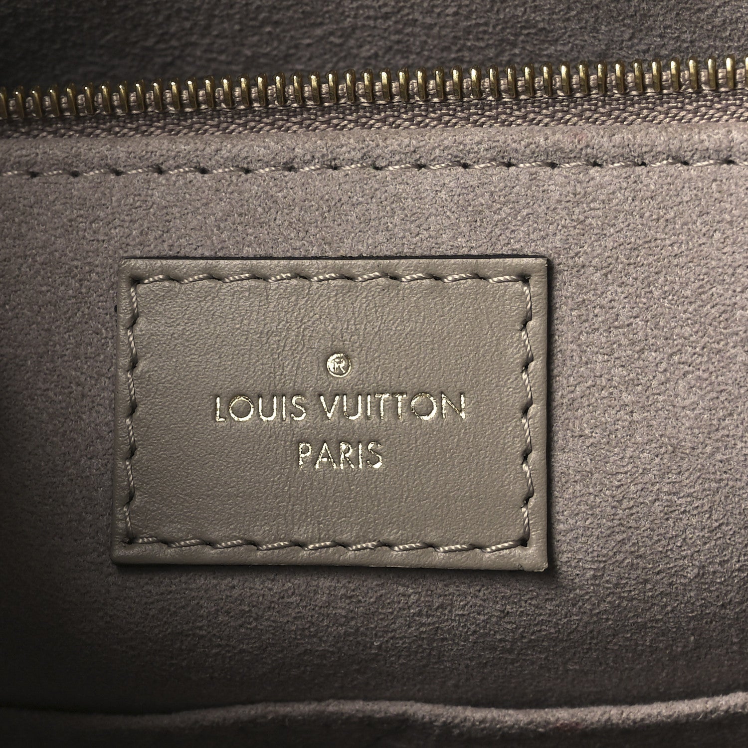Louis Vuitton Empreinte Monogram Giant Onthego MM Tourterelle 6 of 9